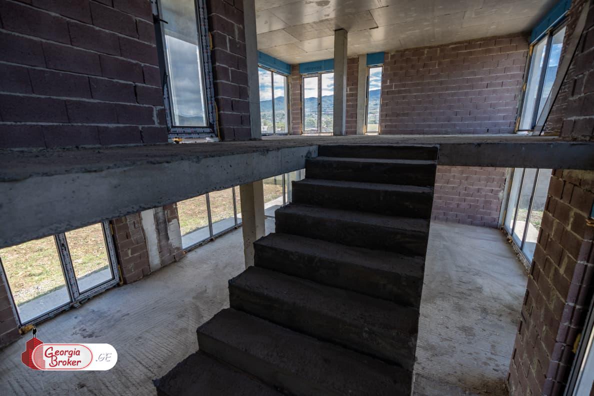 nearly repaired 5-room house for sale